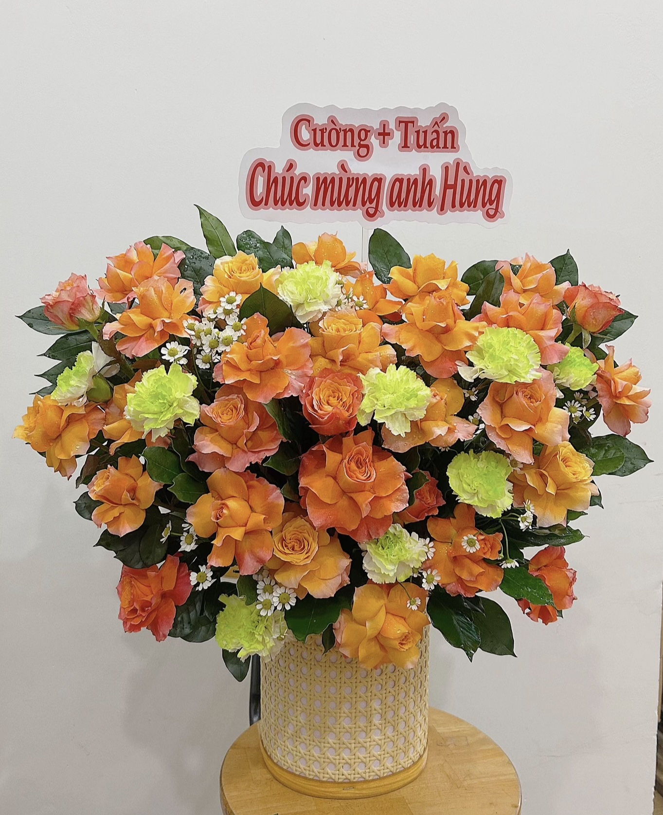 Giỏ hoa tone cam